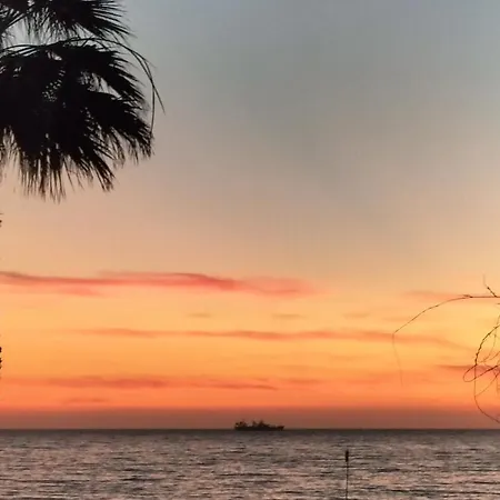 Maison De Revel Bed & Breakfast