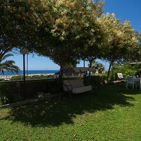 Maison De Revel Bed & Breakfast