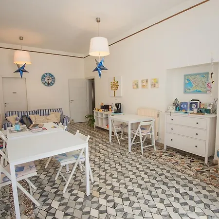 Maison De Revel Bed & Breakfast