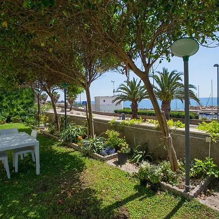 Bed & Breakfast Maison De Revel 3*
