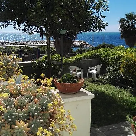 Bed & Breakfast Maison De Revel 3*