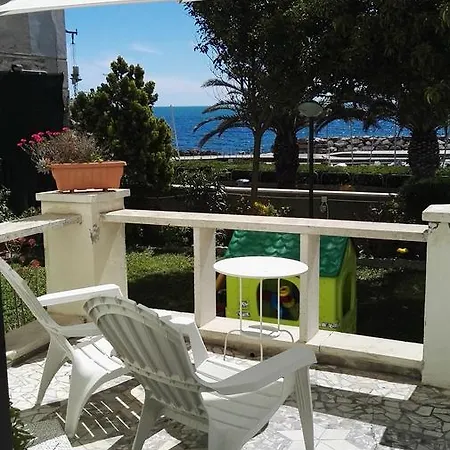 Bed & Breakfast Maison De Revel 3*
