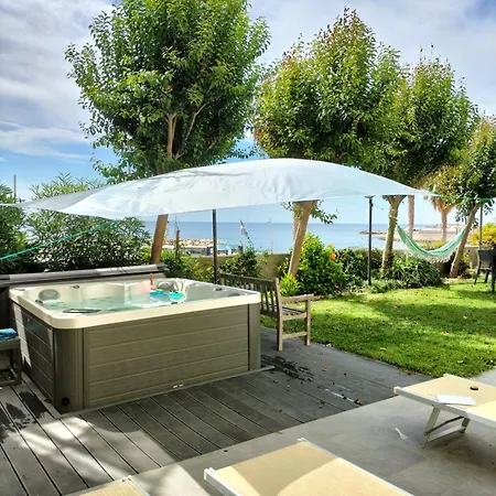 Maison De Revel Bed & Breakfast