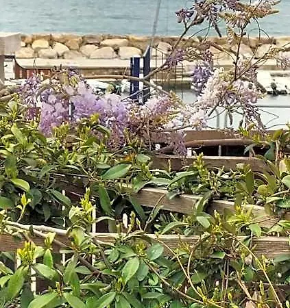 Bed & Breakfast Maison De Revel 3*
