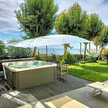 Bed & Breakfast Maison De Revel 3*