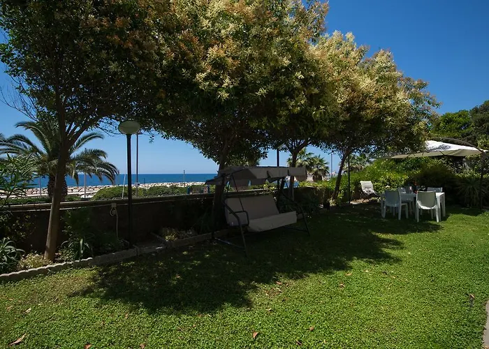 Maison De Revel Bed & Breakfast